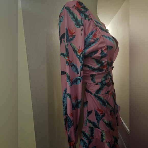 Womens short pants suit size medium - Picture 3 of 4